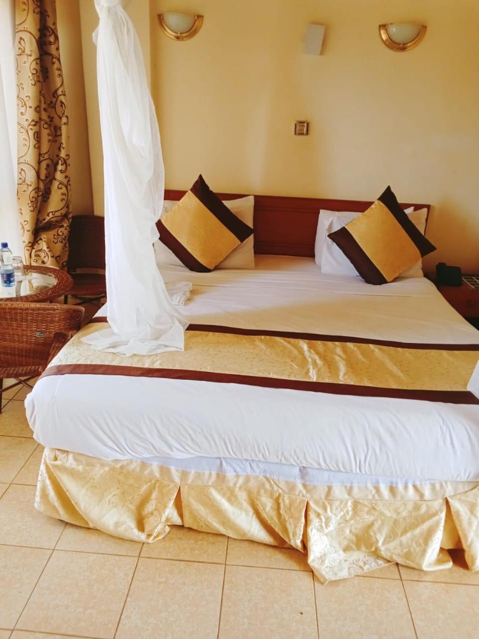 Golden Gates Hotel Thuthuriki Exterior foto